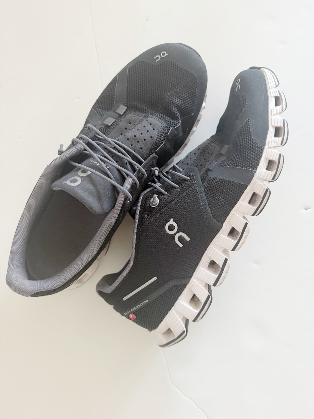 Women’s On Running Cloud 5 Shoes Black 
Size W10